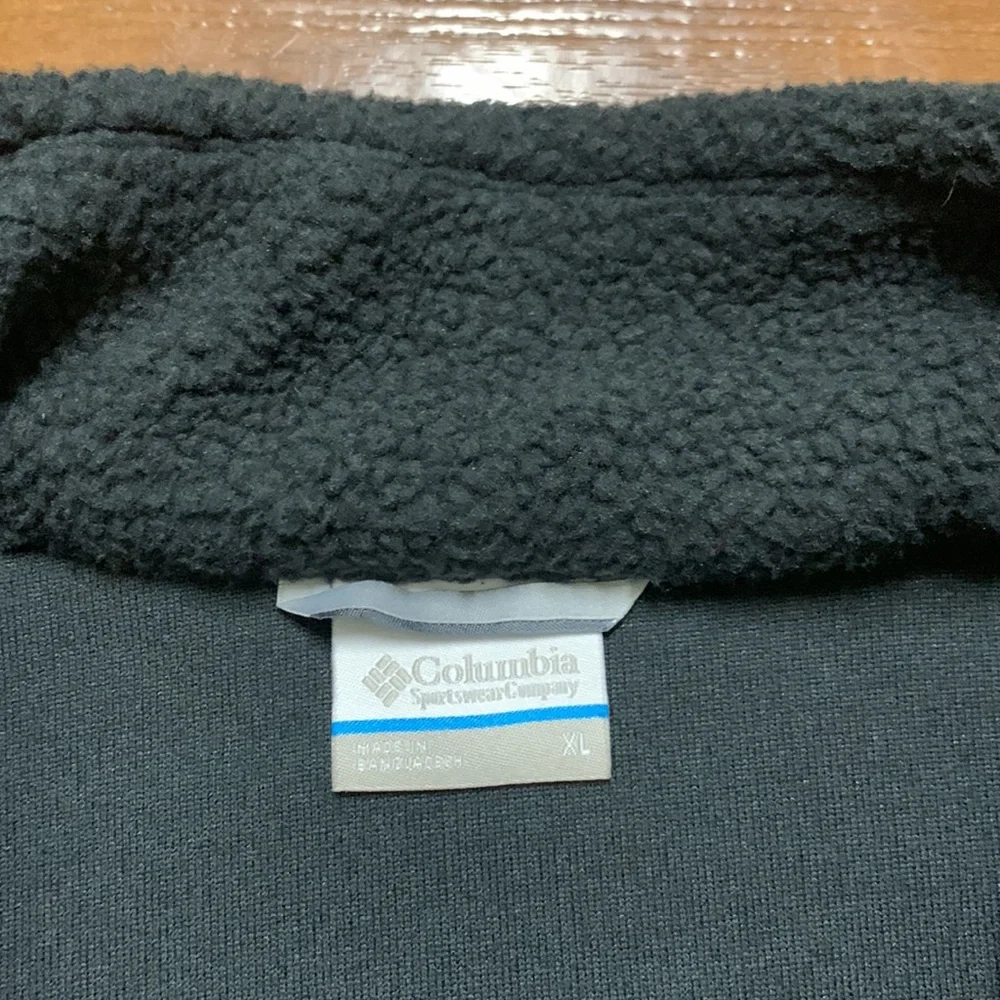 Columbia Black Fleece Jacket with Chest Pocket